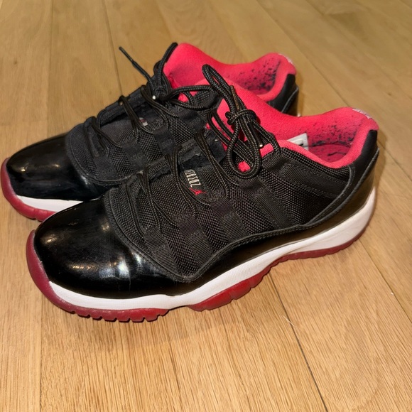 AIR JORDAN 11 Retro Low 'Bred' 2015 size 5.5 Youth (7 in Womens) - Picture 2 of 4